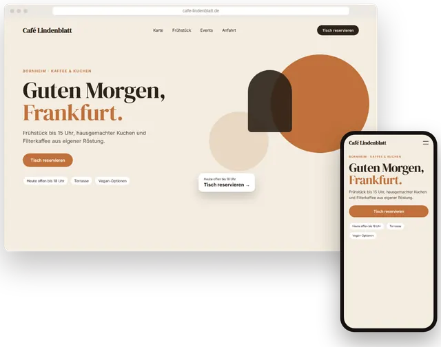 Beispiel-Website für ein Café mit Speisekarte und Öffnungszeiten auf Laptop und Smartphone